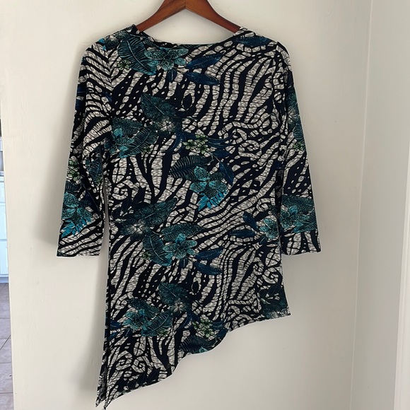 Magic Women’s One Size Top Floral 3/4 Sleeve Mesh Asymmetrical Hem Black Blue - Picture 2 of 12